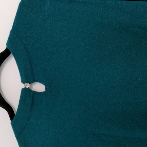 Liz Claiborne Size L Green Top with Rhinestone Faux Pearl Neckline - Picture 6 of 6